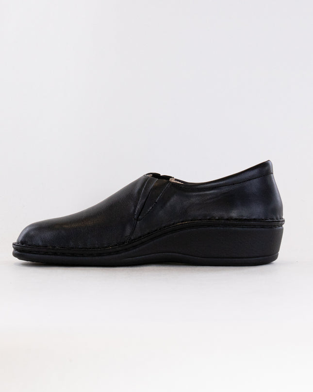 Finn Comfort Newport (Women's) - Black Leather