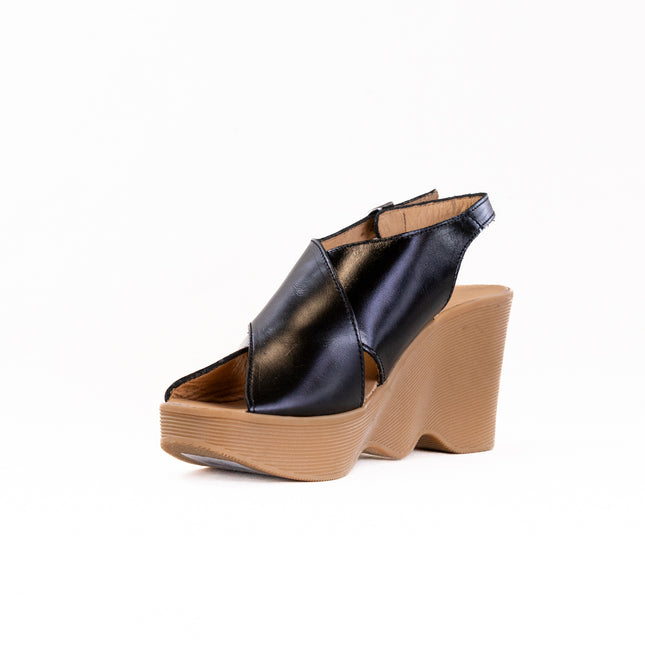 Famolare Cross Your Heart (Women's) - Coal Leather