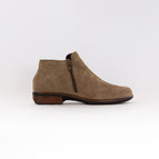 36 / ACORN SUEDE