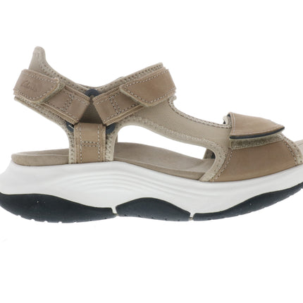 Clarks Wave 2.0 Skip (Women's) - Sand