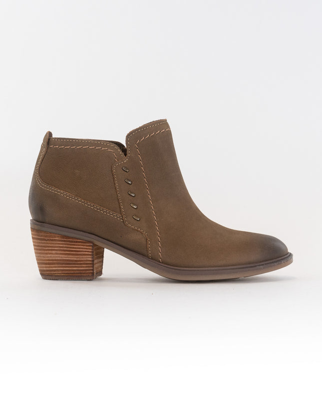 Clarks Neva Lo (Women’s) - Dark Tan Leather