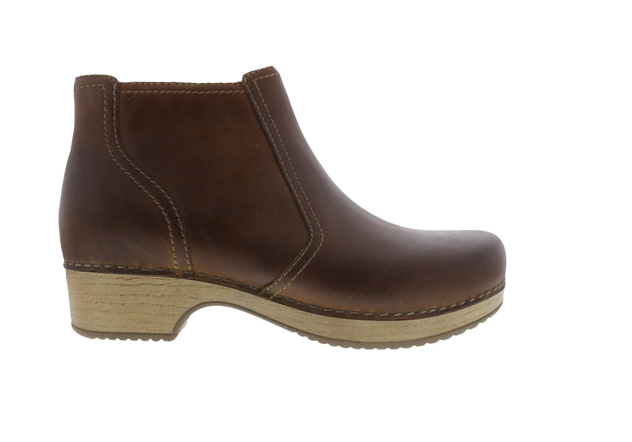 Dansko Barbara (Women's) - Tan Leather