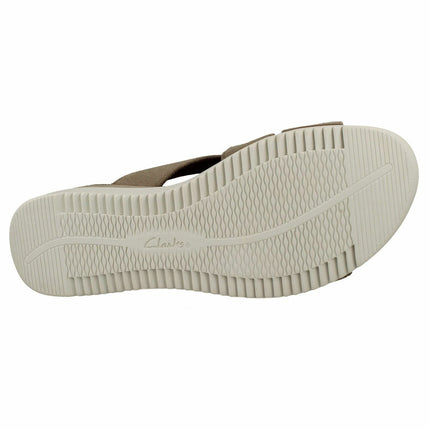 Clarks Lizby Cross (Women's) - Sand